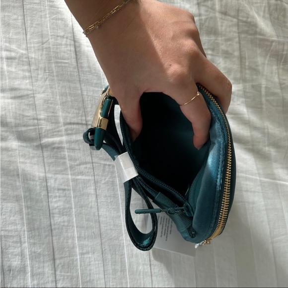 Lululemon everywhere belt bag velour in jasper new with tags - Picture 3 of 8